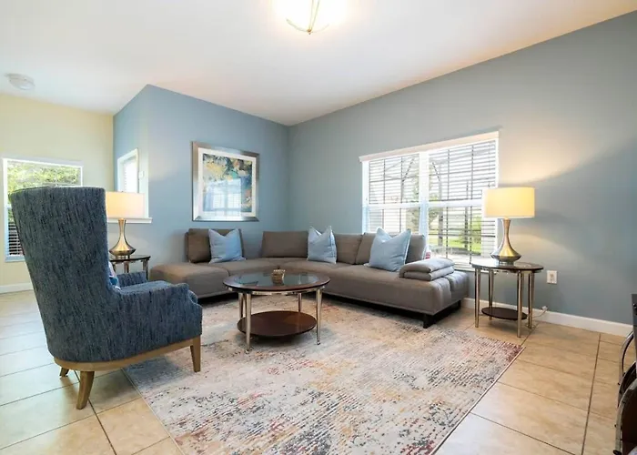 Five Bedrooms Townhome With Pool 4849